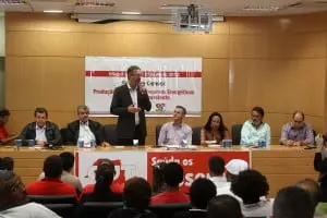Prefeito de Osasco discursa em evento da central sindical