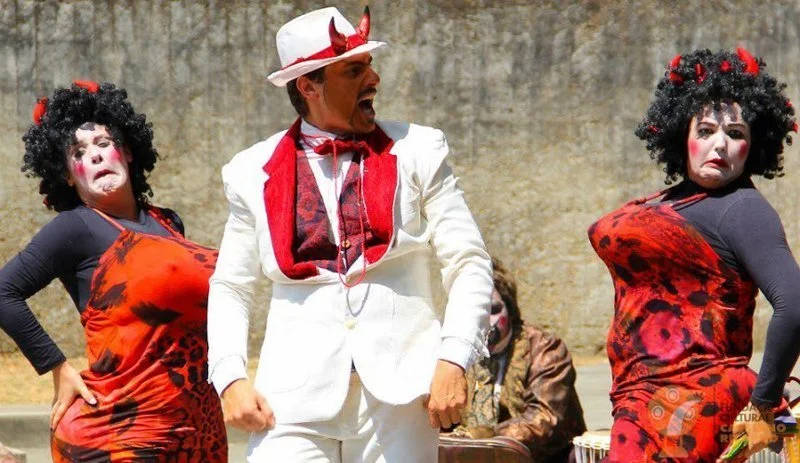 Teatro municipal recebe cinco espetáculos este mês