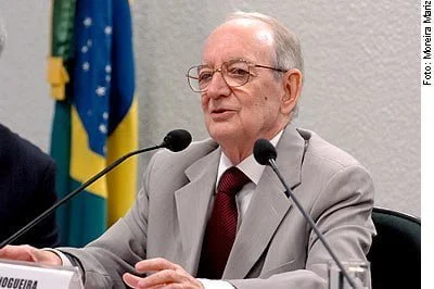 Programas dos candidatos são superficiais, criticam cientistas políticos