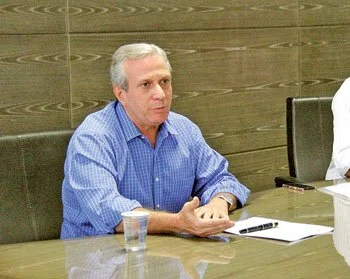 Gil tem liminar negada e Jaques  completa uma semana como prefeito