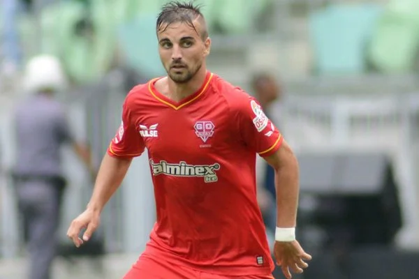 Técnico do Osasco Audax enche a bola de Rafael Longuine, artilheiro do Paulistão