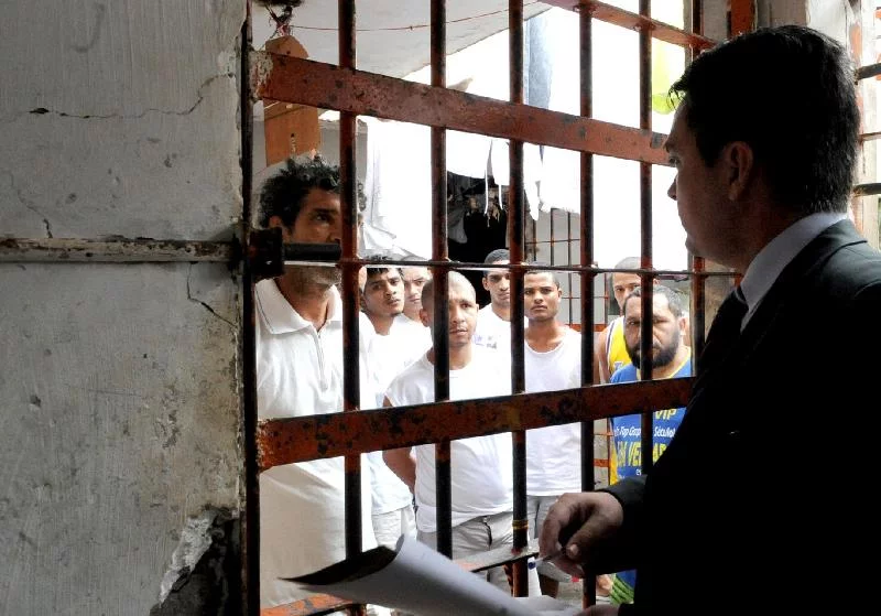 Projeto acaba com saídas temporárias de condenados