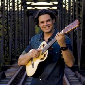 Violeiro Yassír Chediak faz duo com o violinista Ernani Teixeira no Sesc Osasco na quinta, 18