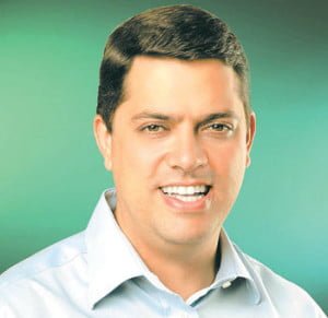 Marcos Neves é prefeito de Carapicuíba.