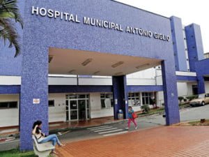 De acordo com o promotor de Justiça Gustavo Albano, mais três médicos estão sob investigação por dupla jornada em cidades diferentes / Foto: Divulgação