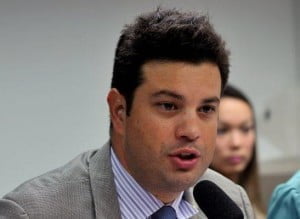 Partidos da base assinam manifesto em defesa de Dilma