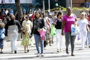 Mulheres ganham em média 24% menos que os homens, mostra relatório