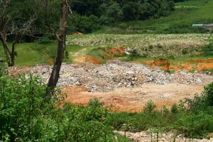 Polícia Ambiental fecha aterro irregular em Cotia