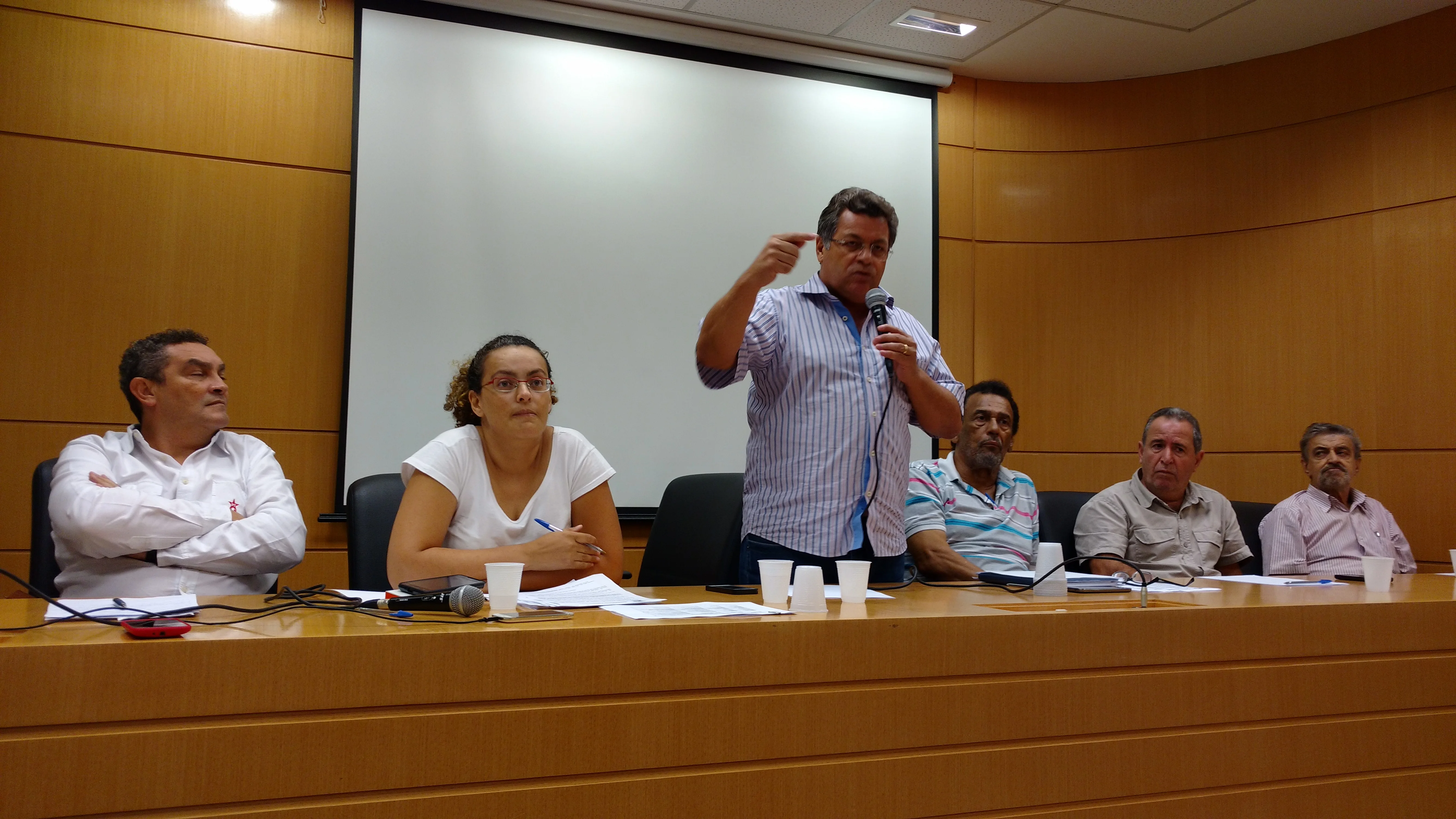 PT decide que terá candidato próprio, mas continua no governo