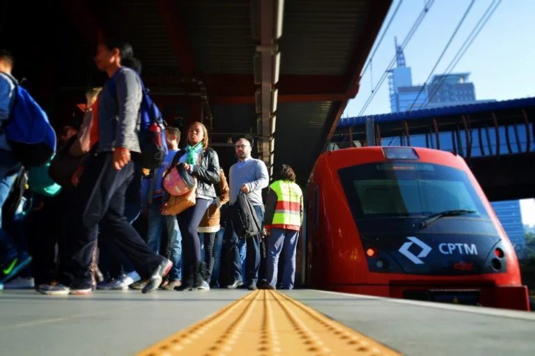 Ferroviários adiam possível greve na CPTM para dia 24