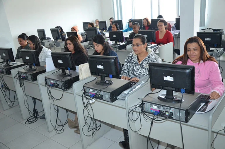 Cursos gratuitos de informática em Barueri abrem inscrições nos dias 30 e 31