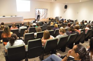 Inclusão: Ciclo do Conhecimento abre encontro com palestras