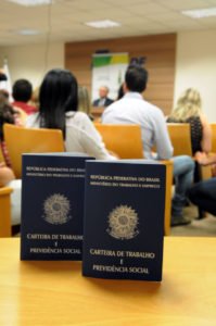 Desemprego chega a 11,3% no segundo semestre, diz IBGE