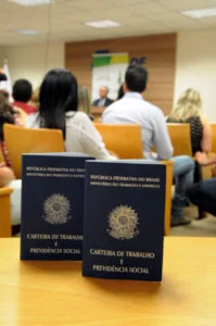 Desemprego chega a 11,3% no segundo semestre, diz IBGE