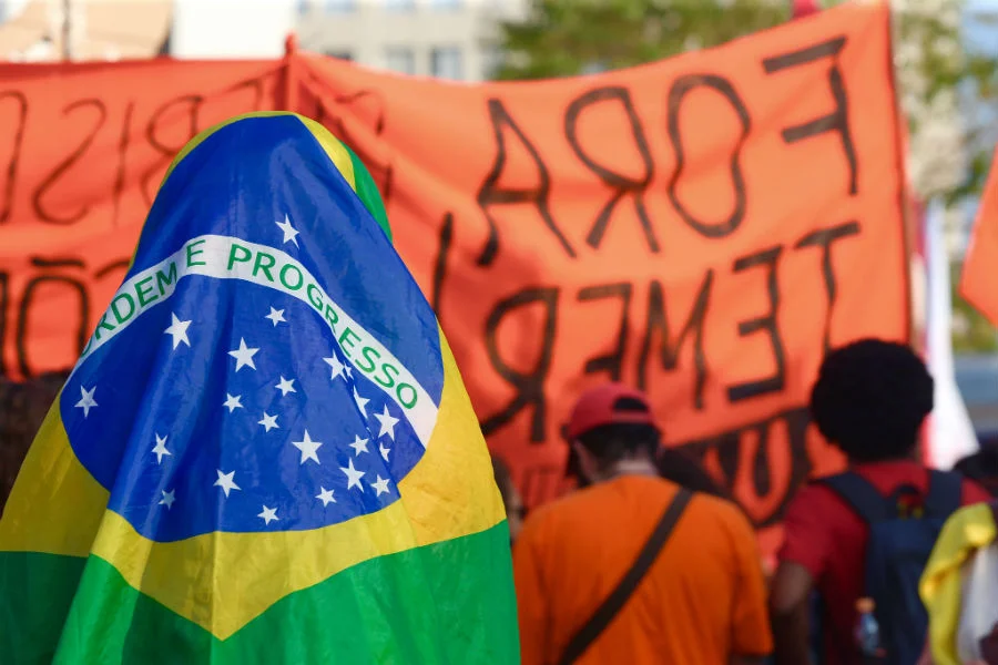 Domingo de protestos contra e a favor do impeachment reúne milhares, mas tem menor adesão