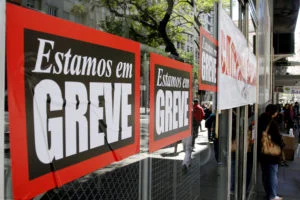 Greve dos bancários completa 18 dias e chega à matriz do Bradesco em Osasco