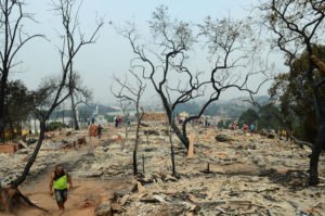 enário de destruíção toma conta do local após as chamas