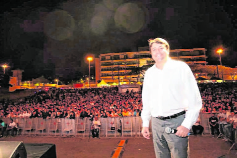 Elvis se reelege com facilidade em Santana de Parnaíba