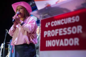 Osasco premia professores da rede municipal de educação