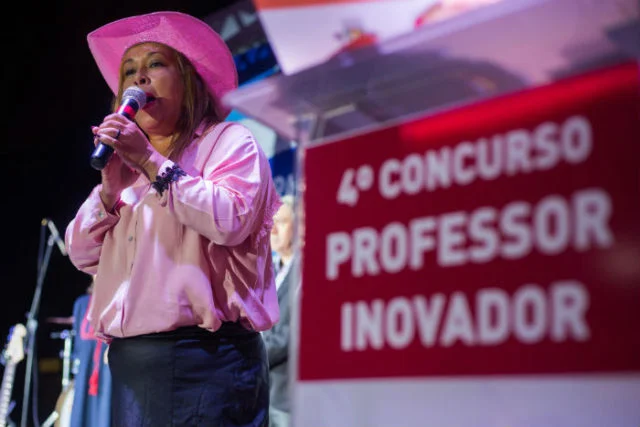 Osasco premia professores da rede municipal de educação