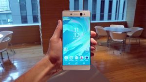 Xperia XA Ultra chega com câmera frontal de 16 MP