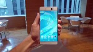 Xperia XA Ultra chega com câmera frontal de 16 MP