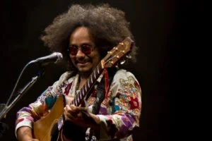 Chico Cesar se apresenta no Sesc Osasco