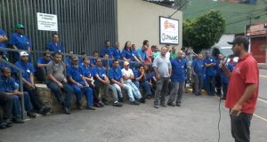 Protestos acontecem nas portas de empresas como Metalsa, Alka 3, Top Taylor, Jedal e Ancae / Foto: Divulgação