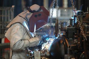 Faturamento da indústria cai 3,3% em outubro, diz CNI