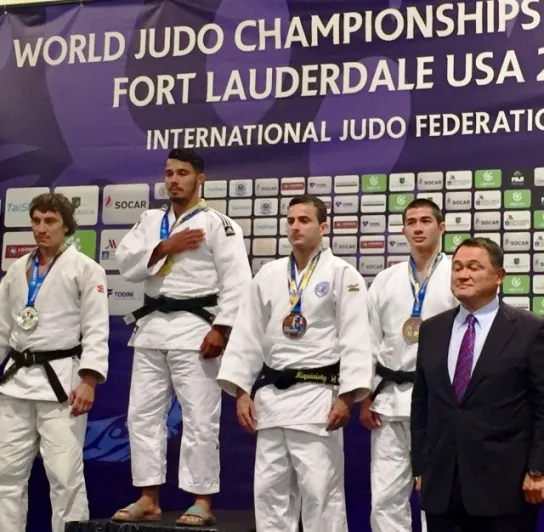 Mediador de escolas municipais de Osasco se consagra Campeão Mundial de Judô
