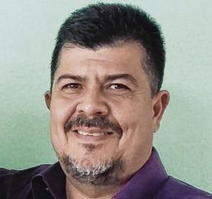 Valter Dionísio Alves, diretor proprietário do jornal Visão Oeste, chargista e artista plástico/gráfico