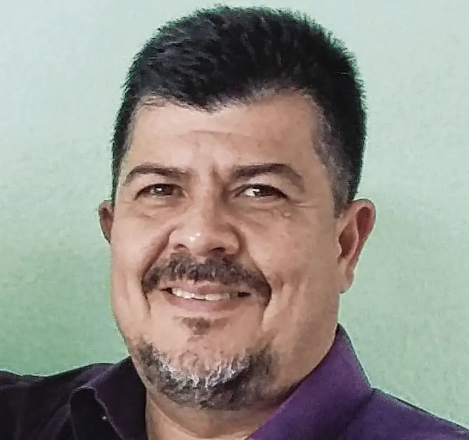 Valter Dionísio Alves, diretor proprietário do jornal Visão Oeste, chargista e artista plástico/gráfico