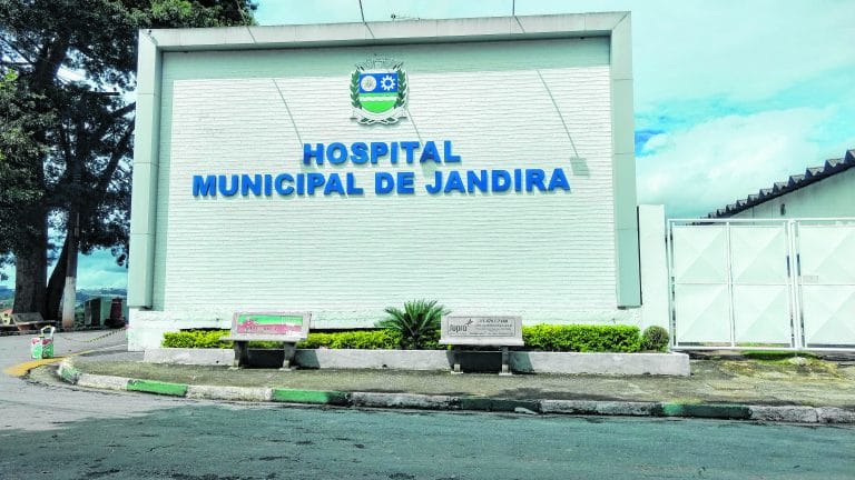 Sem receber, médicos que fizeram greve foram demitidos