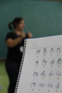 Barueri abre inscrições para curso gratuito de libras