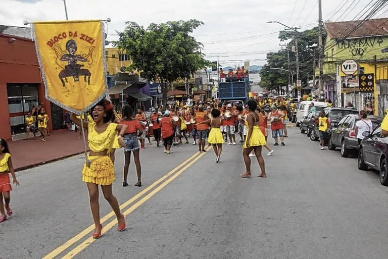 Grito de Carnaval inicia folia em Osasco