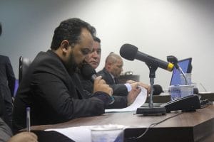 Vereadores de Jandira pedem melhorias nas ruas e reforma em posto de saúde