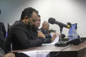 Vereadores de Jandira pedem melhorias nas ruas e reforma em posto de saúde
