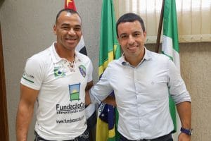 Rogério Lins recebe o pentacampeão Cafu