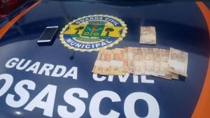 Após ser amarrado em poste, GCM prende homem que praticava "saidinha de banco" no Centro de Osasco
