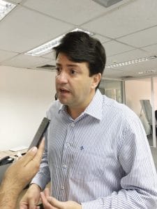 Elvis investe em internacionalização de Santana de Parnaíba