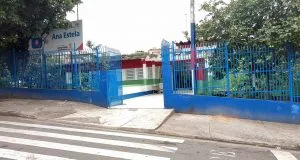Moradores reclamam de vacinação meio período