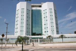 Os servidores contestam a ameaça de demissão em massa e a falta de garantia dos pagamentos das verbas trabalhistas / Foto: Divulgação