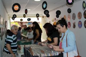 Loucos por Vinil Fair reúne expositores de discos raros e antigos para compra, venda e troca / Foto: Divulgação
