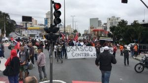 Greve Geral em Osasco tem paralisação do transporte, fechamento de comércios e ato com cerca de mil pessoas