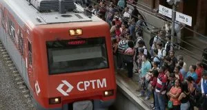 CPTM é condenada a indenizar passageira que caiu e se machucou em estação