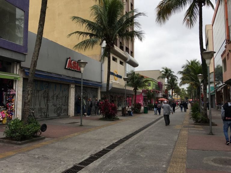 Greve geral: com protestos, comércio fica fechado no Centro de Osasco