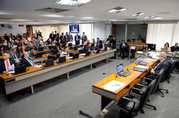 Comissão do Senado aprova fim da estabilidade para funcionários públicos