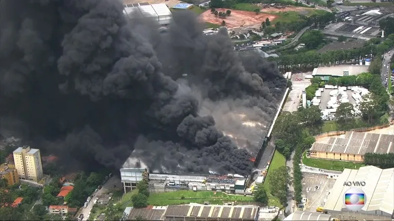 Incêndio em Centro de Distribuição Pão de Açúcar em Osasco
