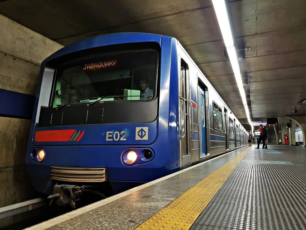 Metroviários iniciam greve
