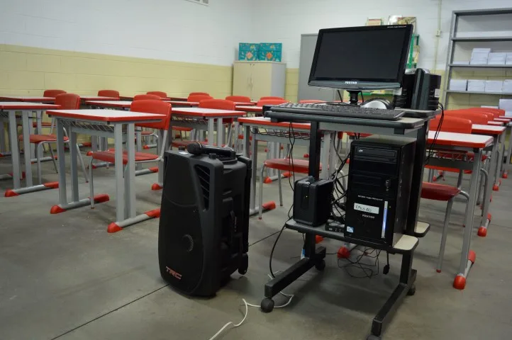 kits multimídia nas escolas de Jandira